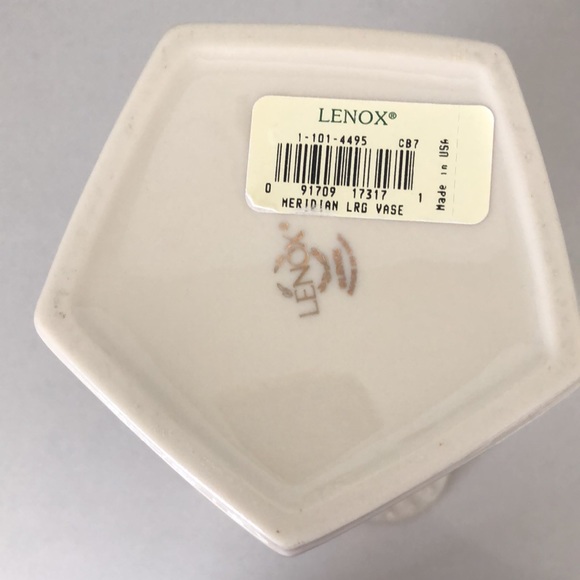 Lenox Vase - Picture 5 of 5